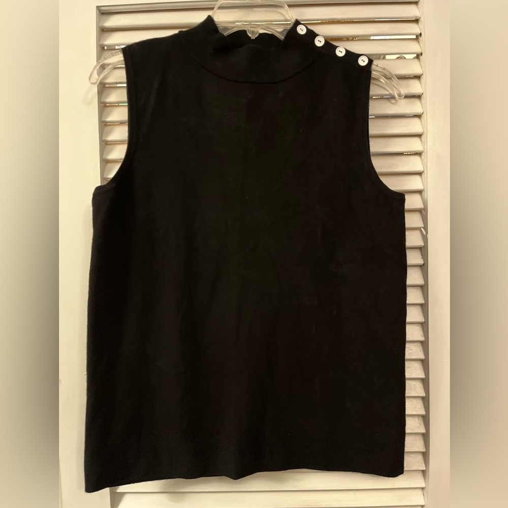Sleeveless mock turtleneck sweater